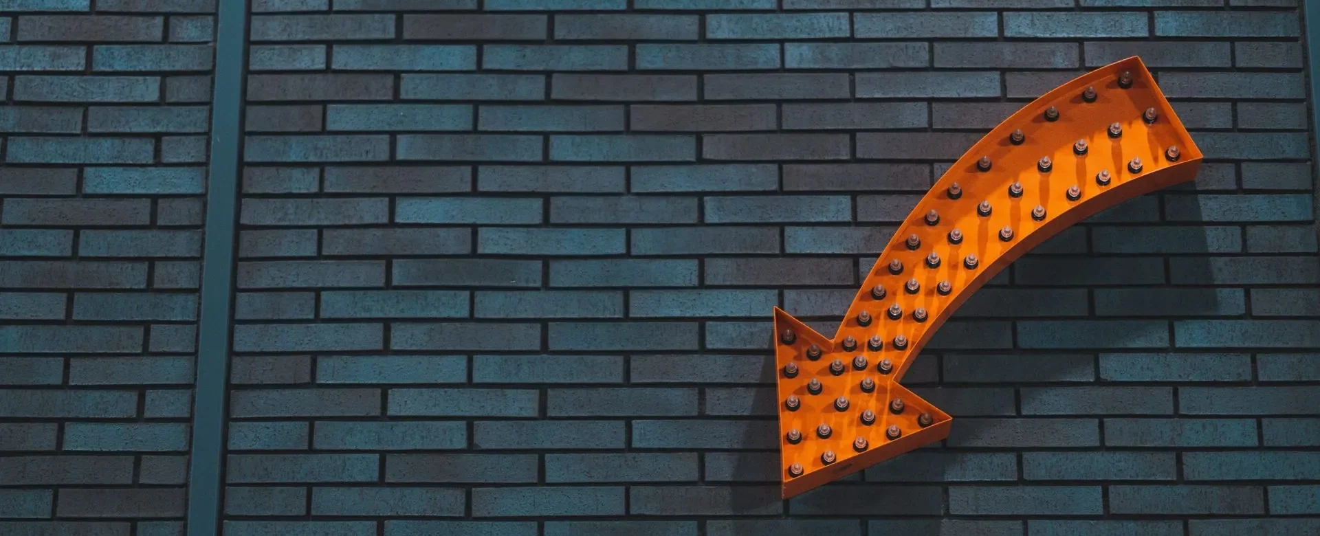Arrow pointing down a brick wall — about KC Pest Management, Motueka